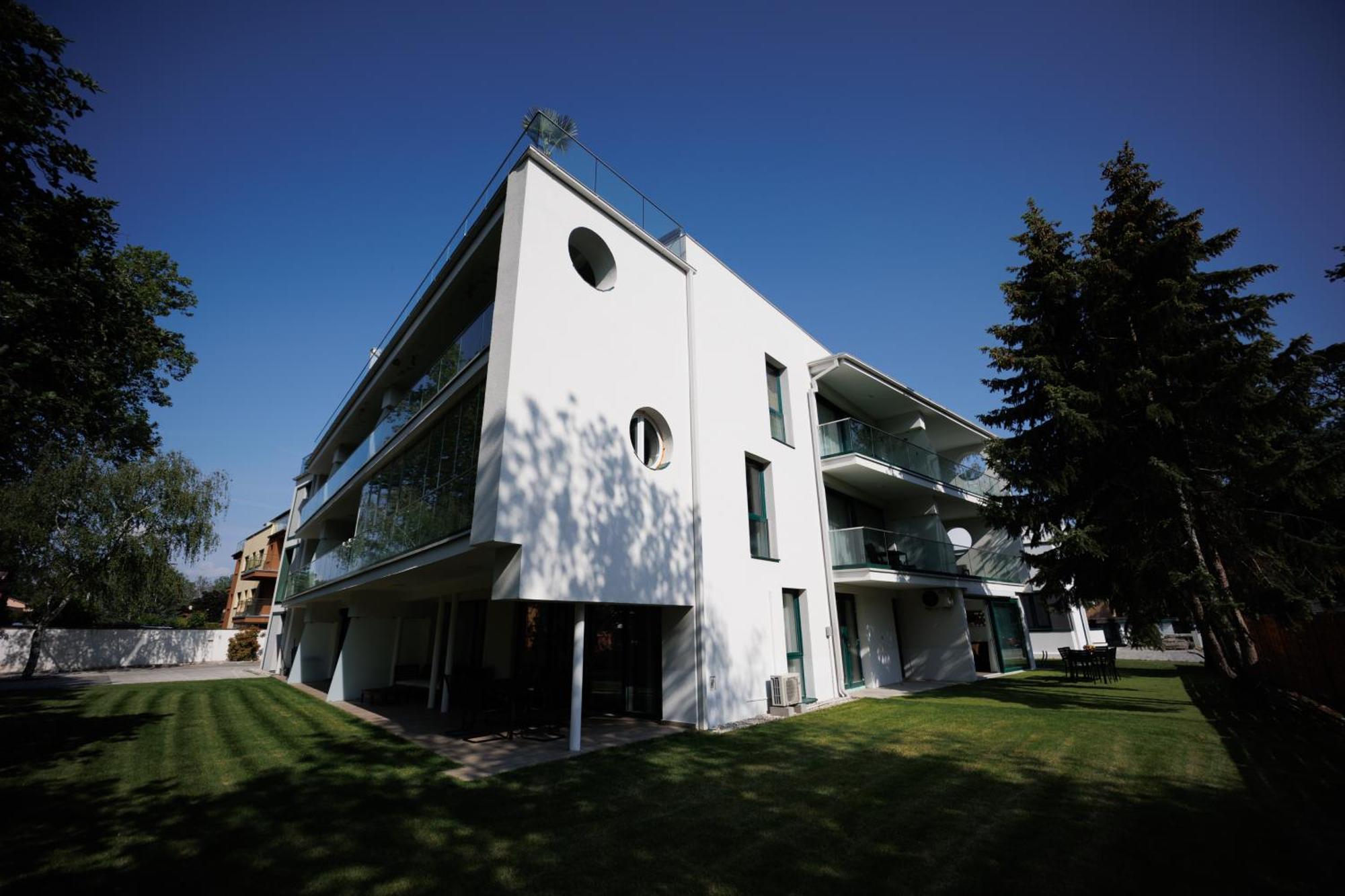 Villa Bauhaus Wellness Apartman Fsz. 3 Шиофок Экстерьер фото
